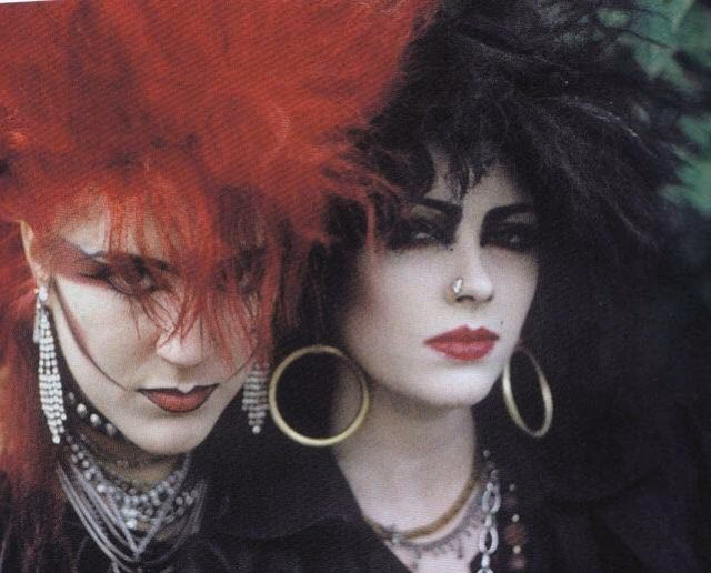 How to dress like a punk in the 80s?