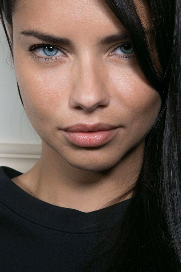 ¿Qué ojos tiene Adriana Lima?