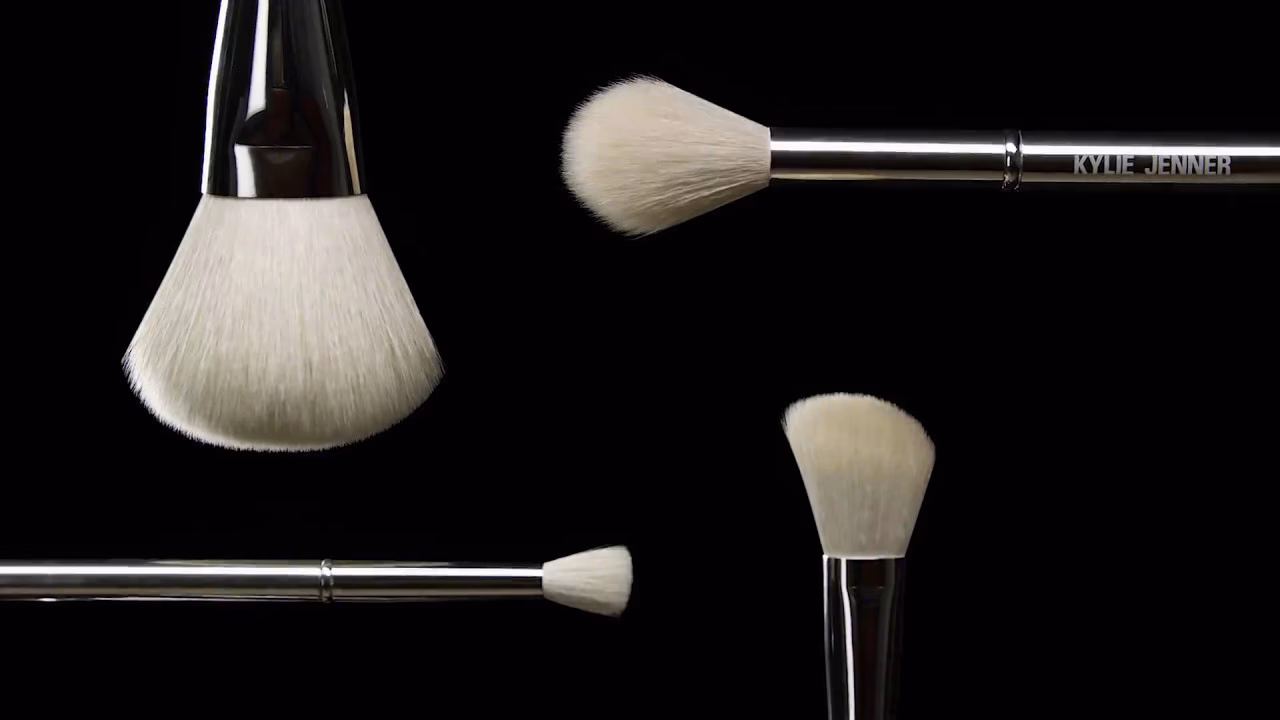 Do makeup artists wash brushes between clients?