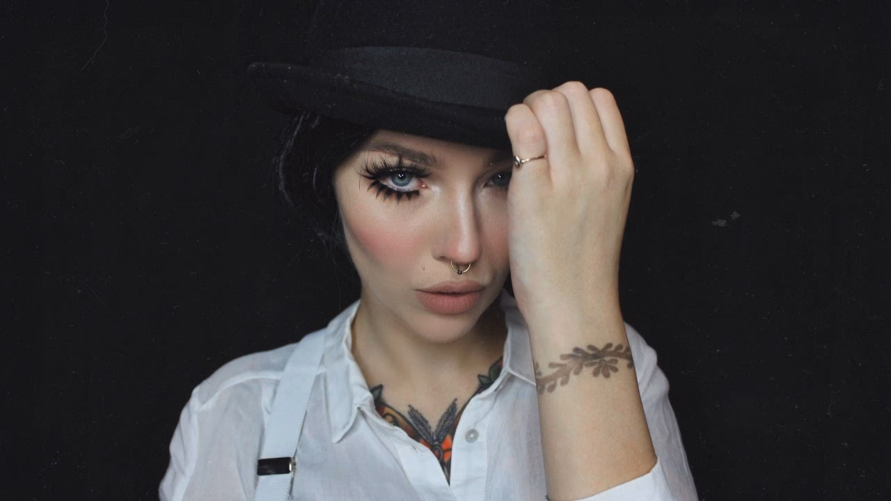 What did Alex do to the girls in A Clockwork Orange?