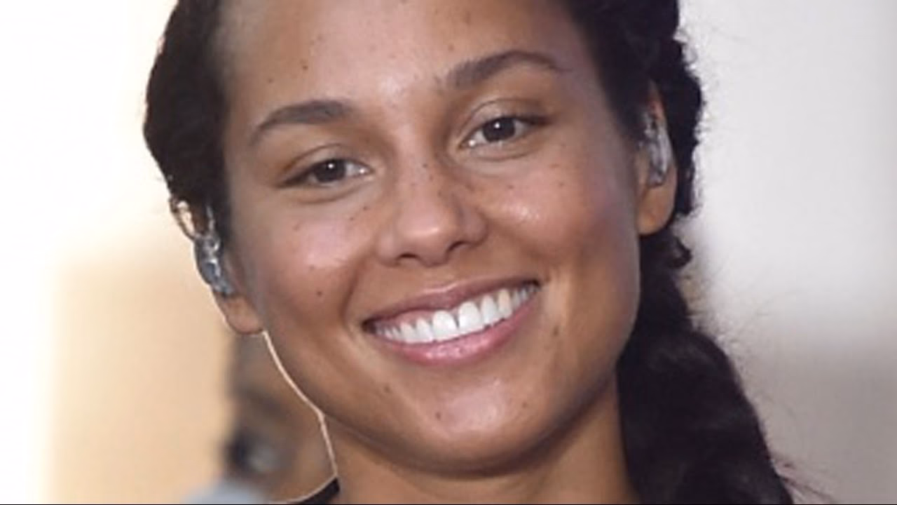 Why did Alicia Keys quit wearing makeup?