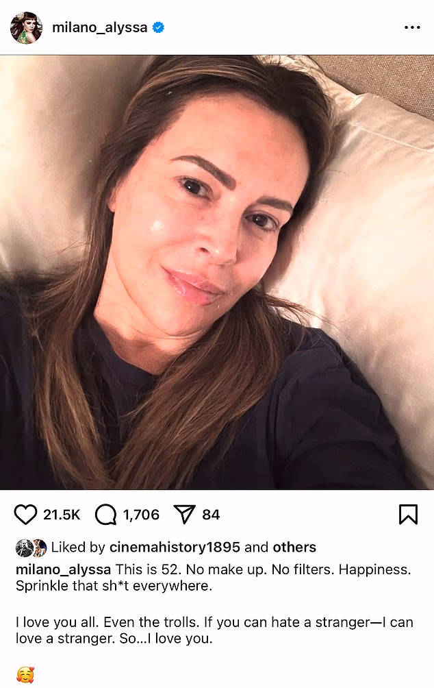 Why does Holly Marie Combs not like Alyssa Milano?