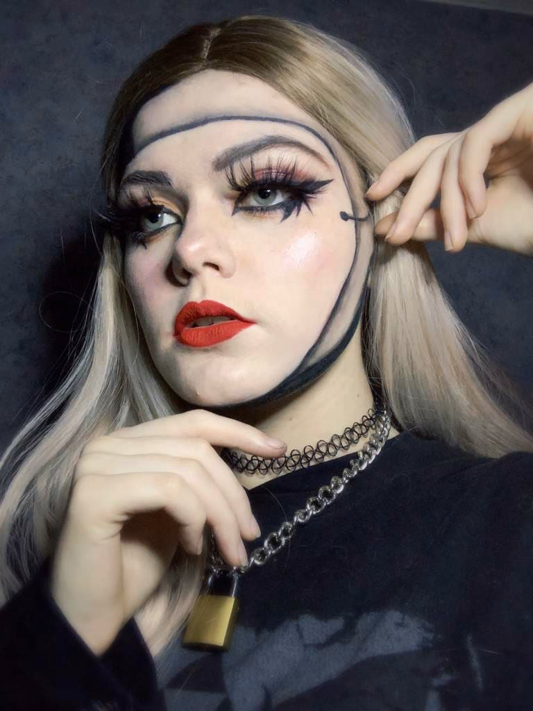 How does amino make money?