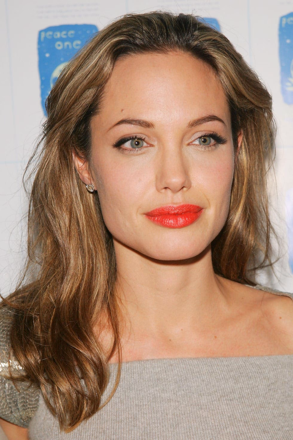 What red lipstick does Angelina Jolie wear?
