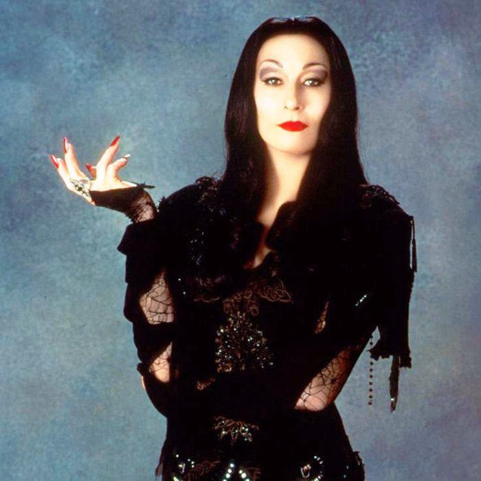 Did Anjelica Huston wear a wig in Addams Family?