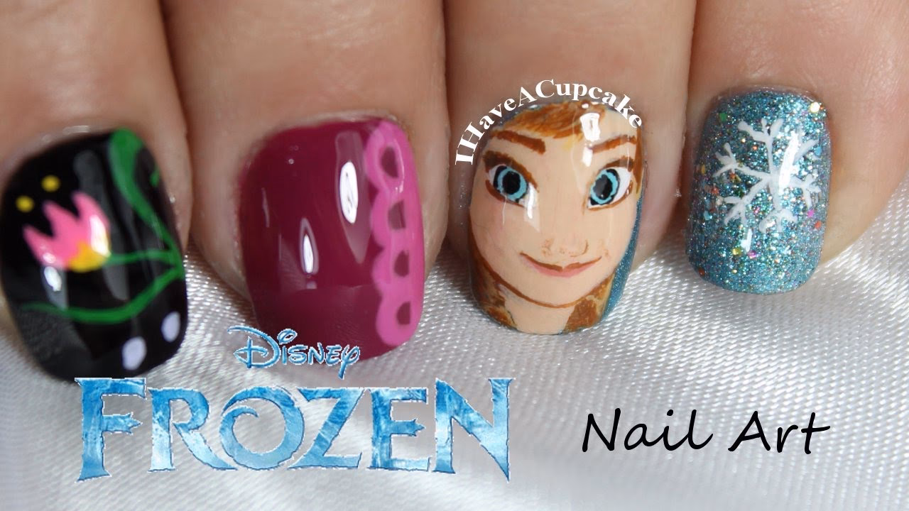 Who is Rihanna's nail artist?