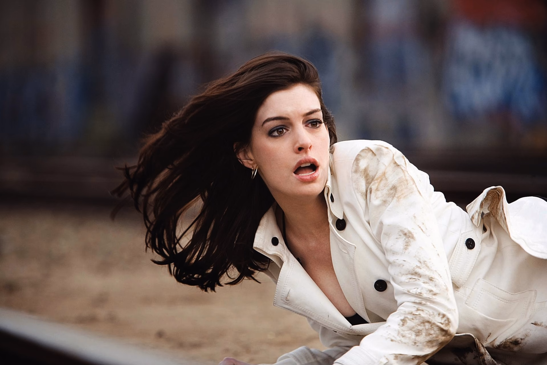 What does Anne Hathaway do for her face?