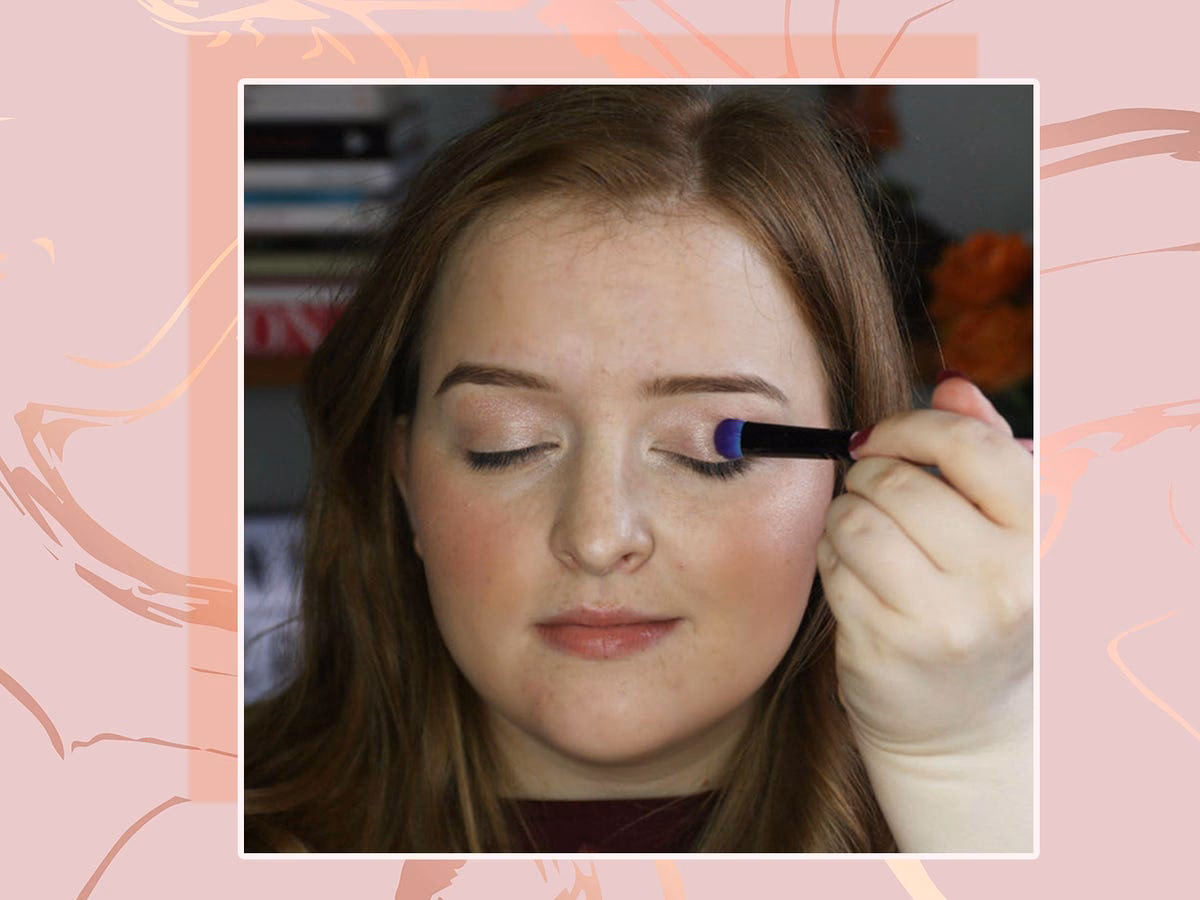 How to do makeup with low vision?