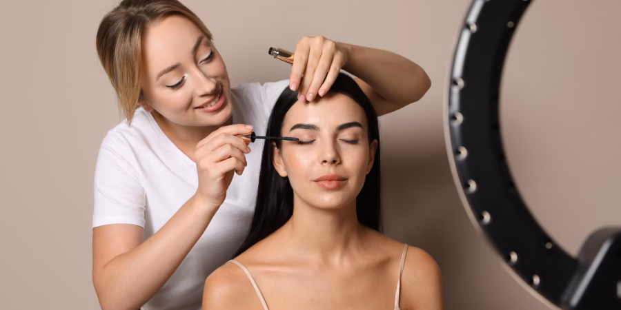 What are the negatives of being a makeup artist?