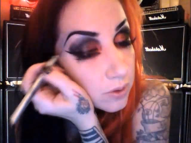 Who does Kacey Musgraves makeup?