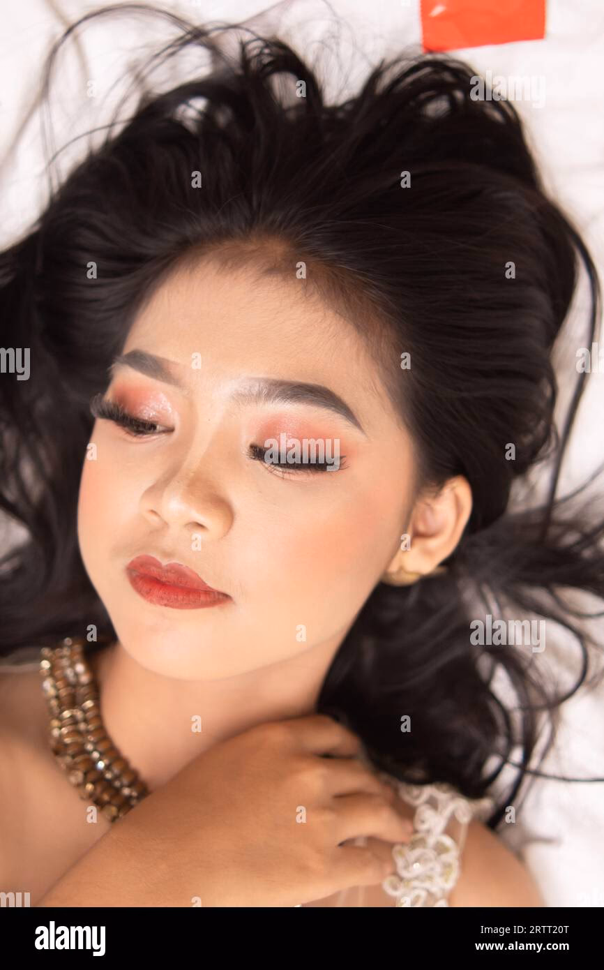 How long can you nap with mascara on?