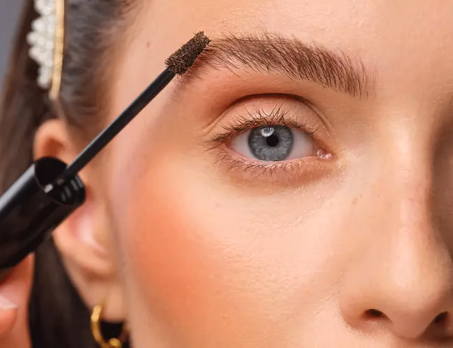 Wie bekomme ich schöne Augenbrauen hin?