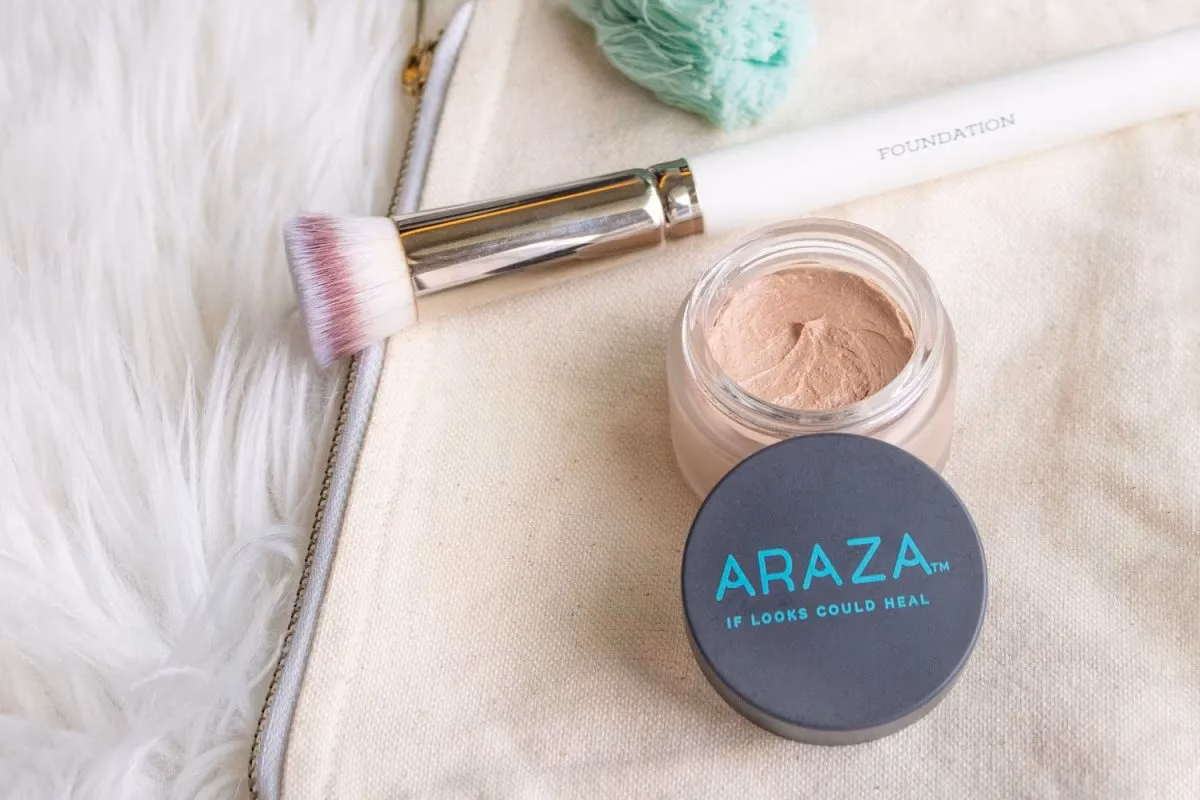 How long does Araza makeup last?