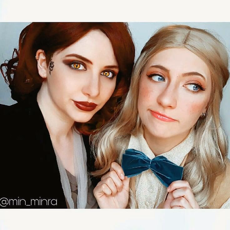 Do Crowley and Aziraphale kiss?