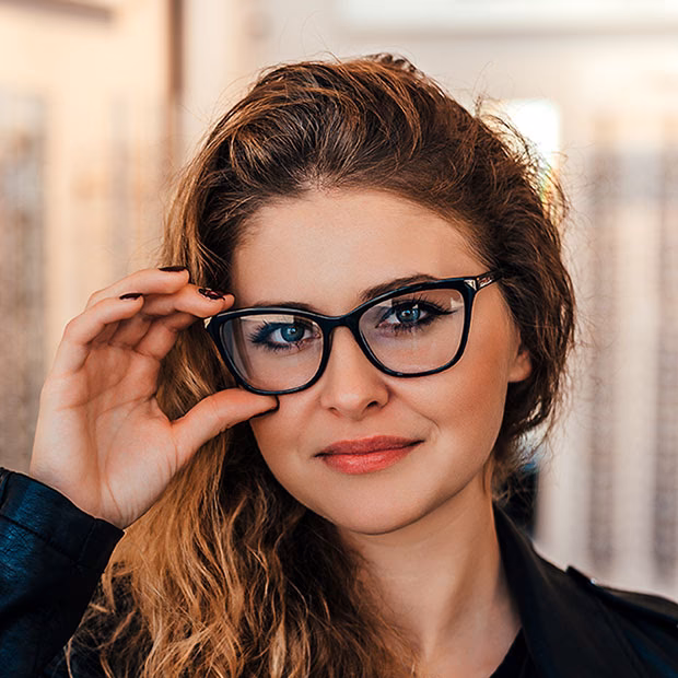 What makeup looks best with glasses?