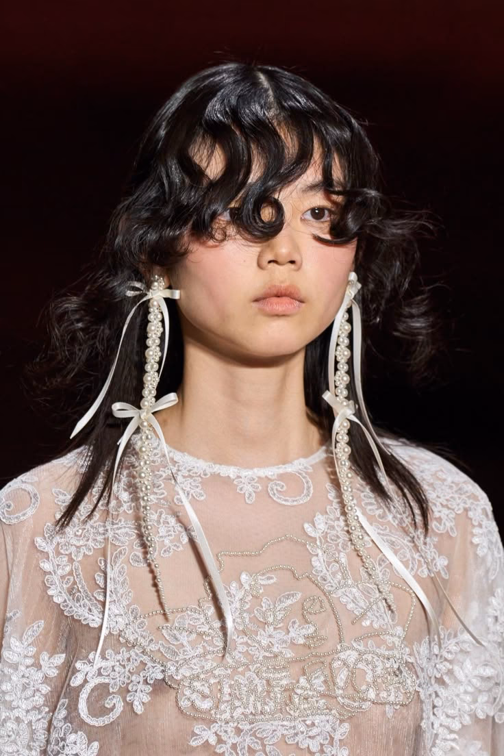 Does Kristen Bell wear makeup?