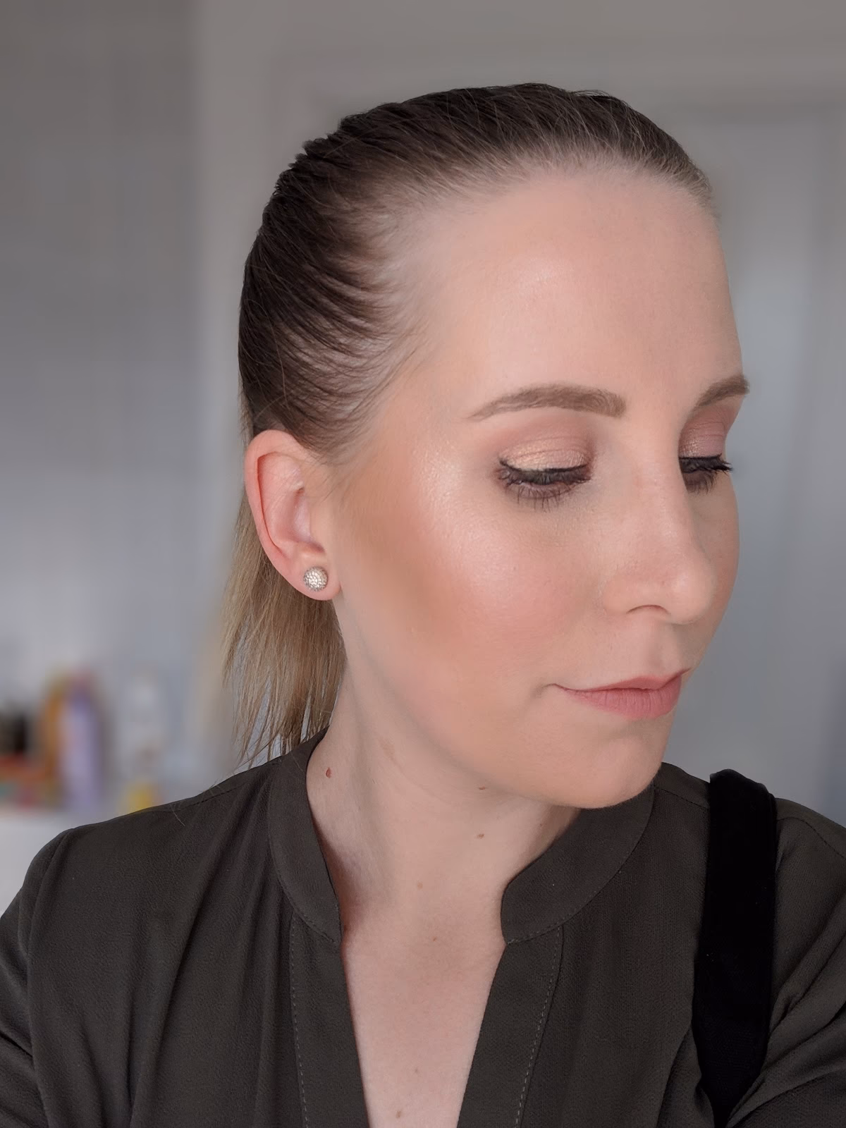 Does Benefit Cosmetics have an app?