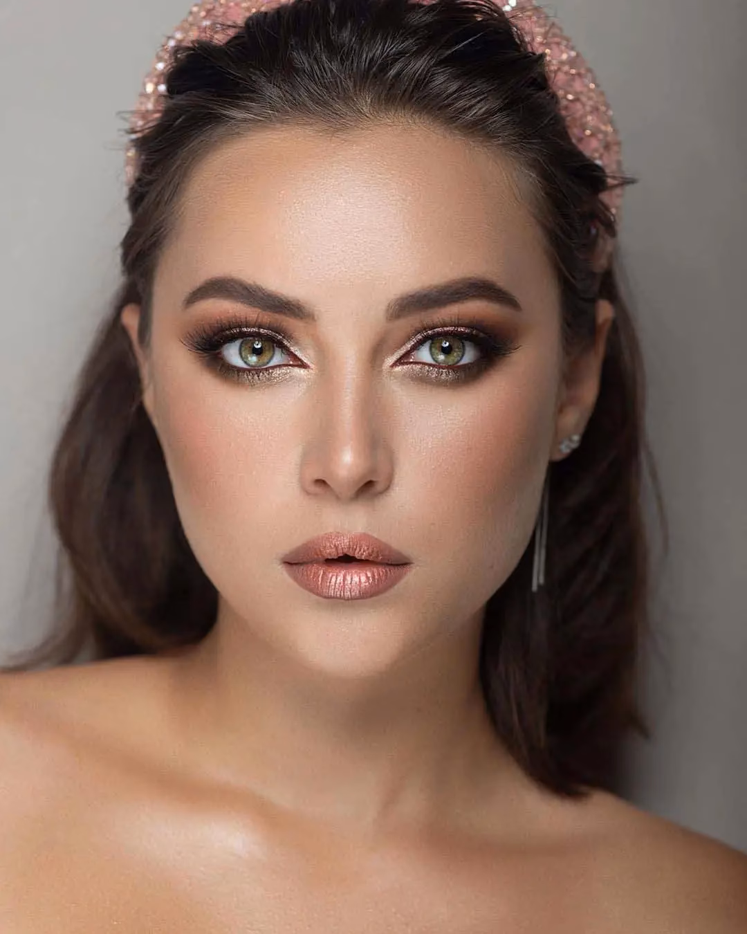 Which makeup is best for bridesmaids?