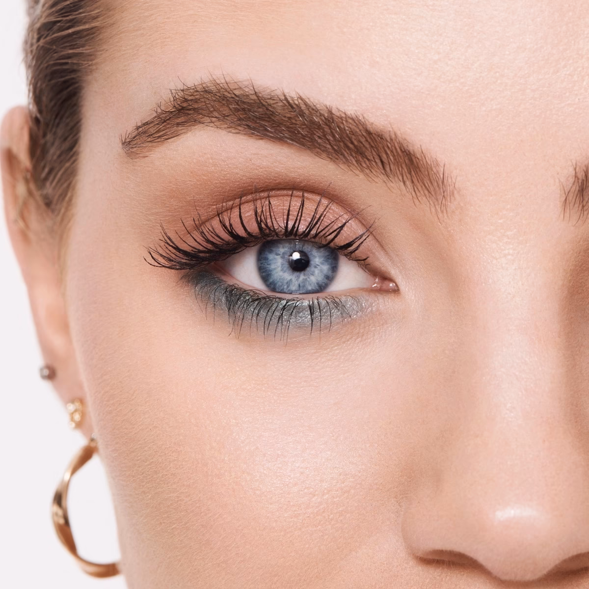 What color mascara is best for blue eyes?