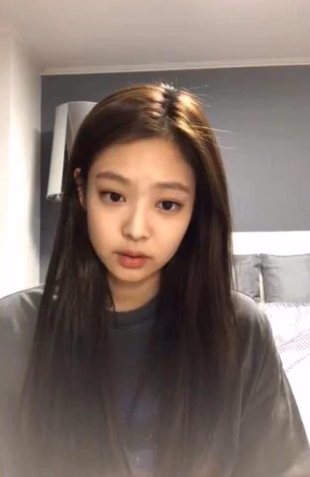 Who looks best without makeup in Blackpink?
