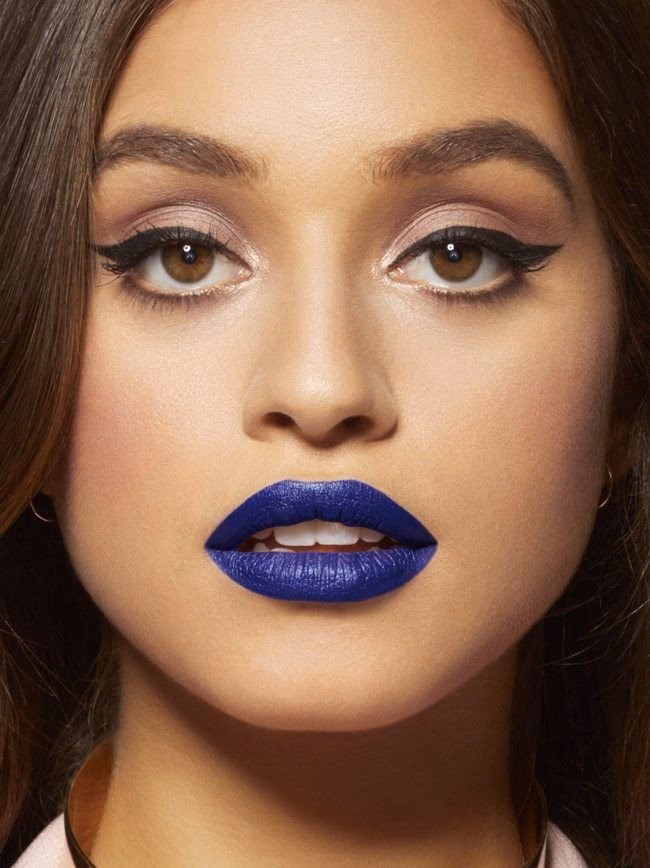 What to wear with blue lipstick?
