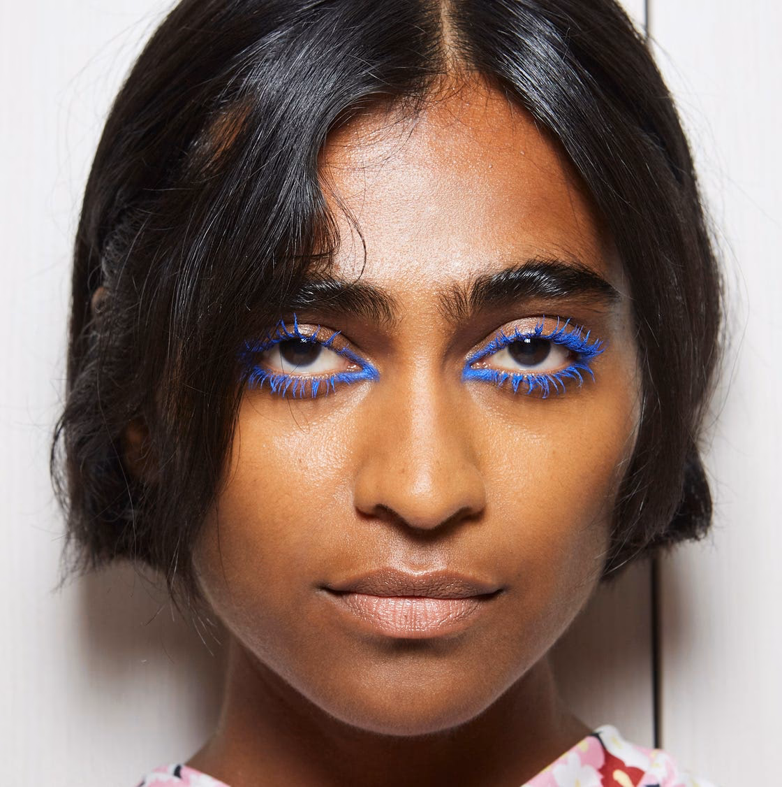 Who should wear blue mascara?