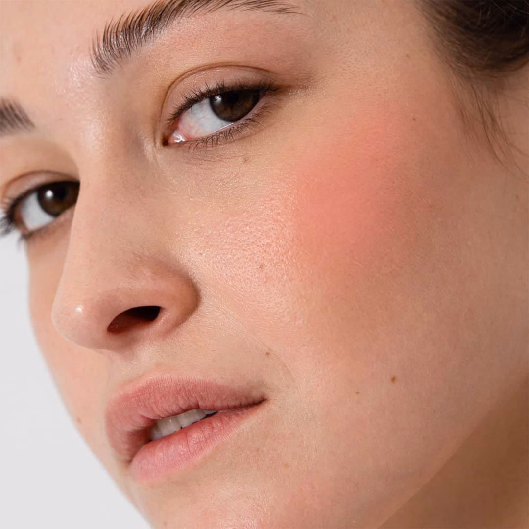 What makeup is good for blushing?