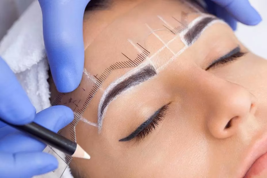 Who can do permanent makeup in Florida?