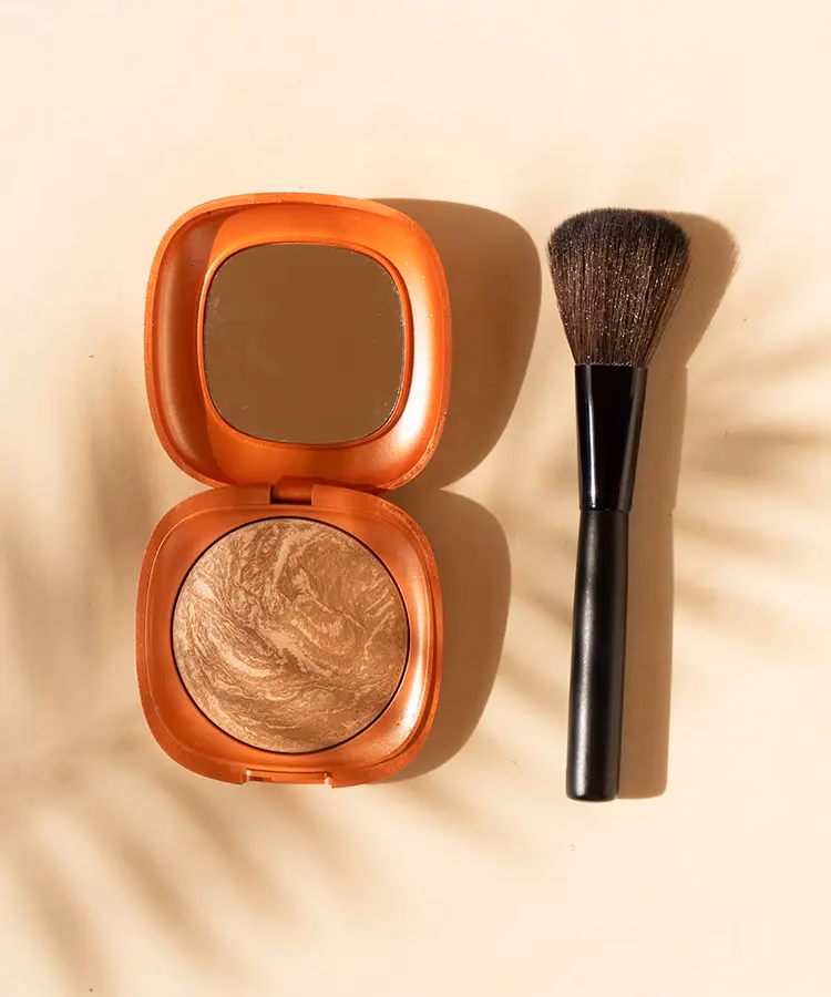 ¿Qué es el bronzer y cómo se aplica en el maquillaje?