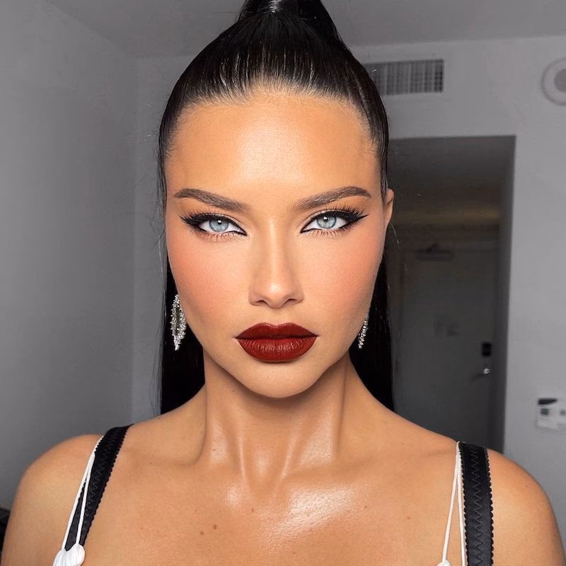 What color blush to wear with burgundy lipstick?