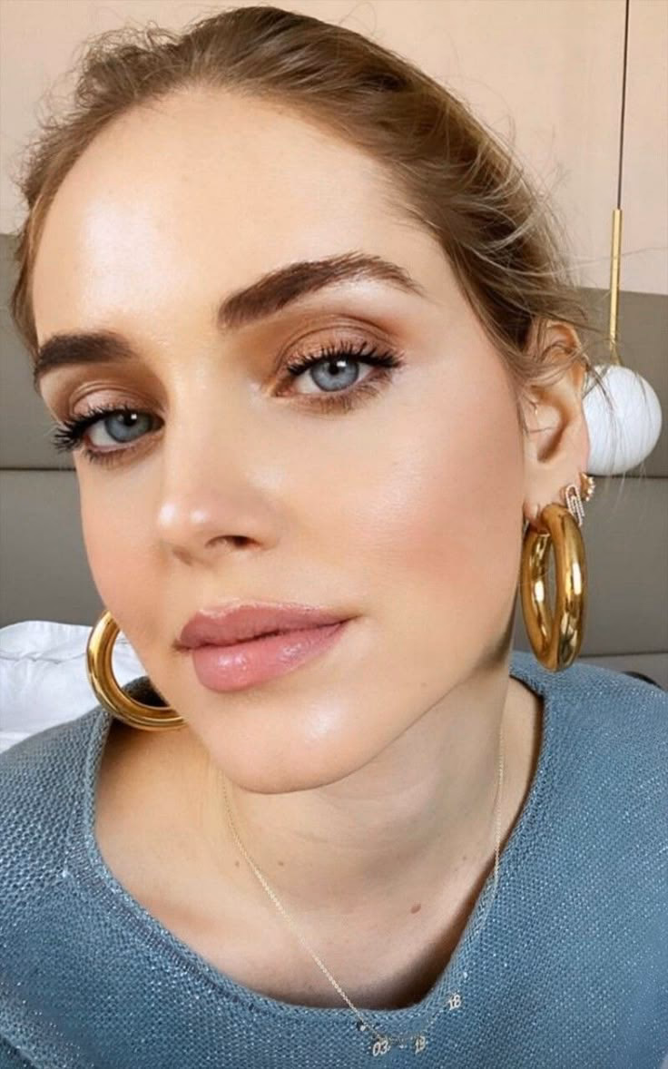 Does Chiara Ferragni have a degree?