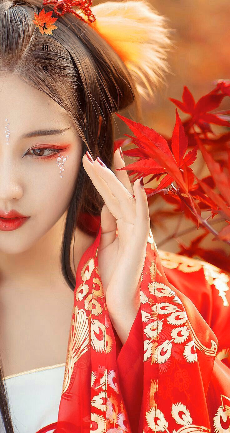 What is the name of the Chinese costume for a girl?