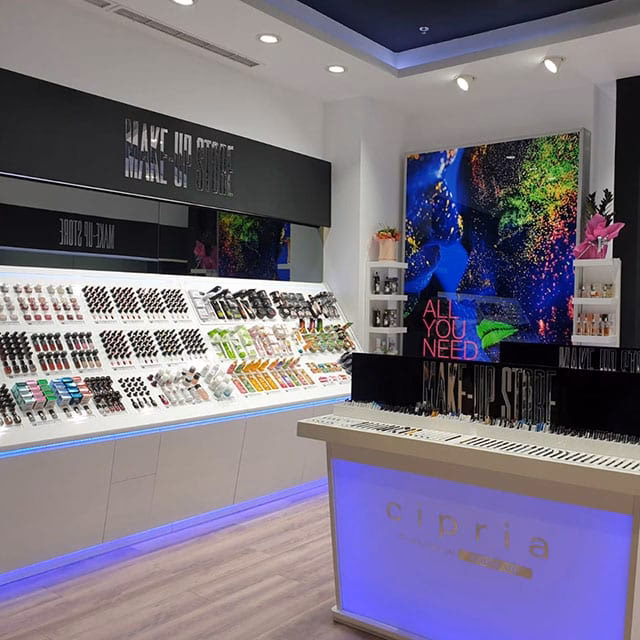 How does virtual makeup try on work?