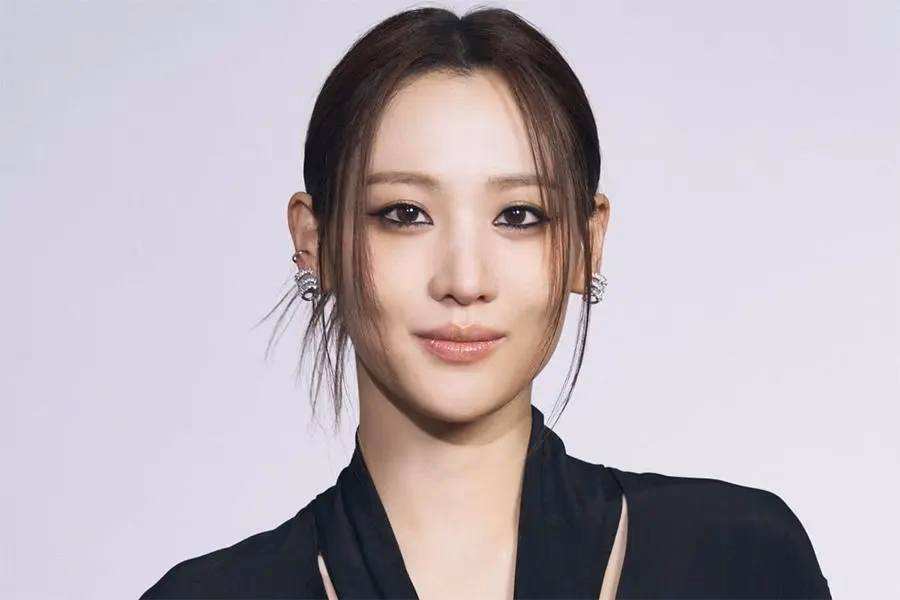 What ethnicity is Claudia Kim?