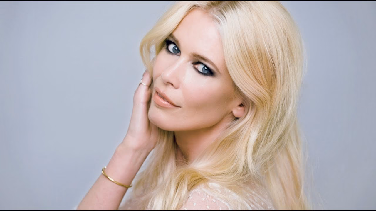 Is Claudia Schiffer naturally blonde?