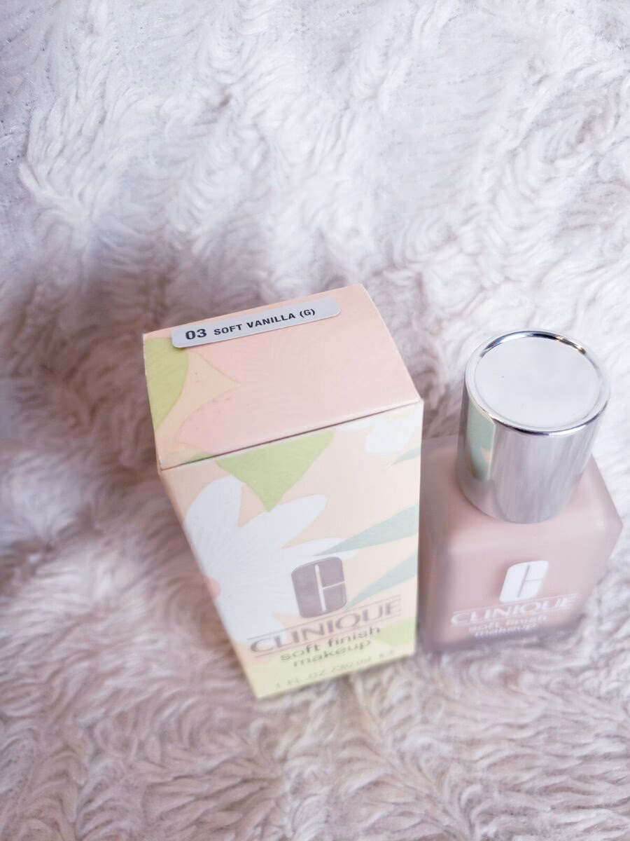 Does Sephora sell Clinique foundation?