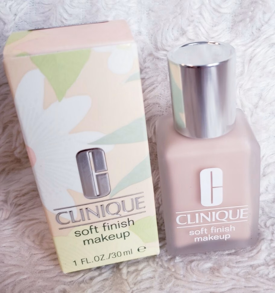 Does Sephora sell Clinique foundation?