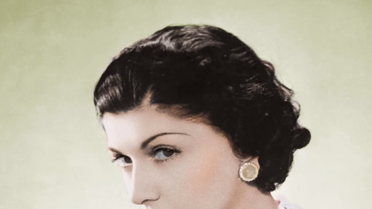 What did Coco Chanel make in the 1920s?