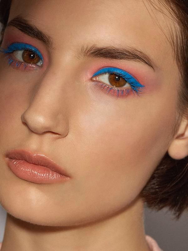 What does it mean if someone compliments your makeup?