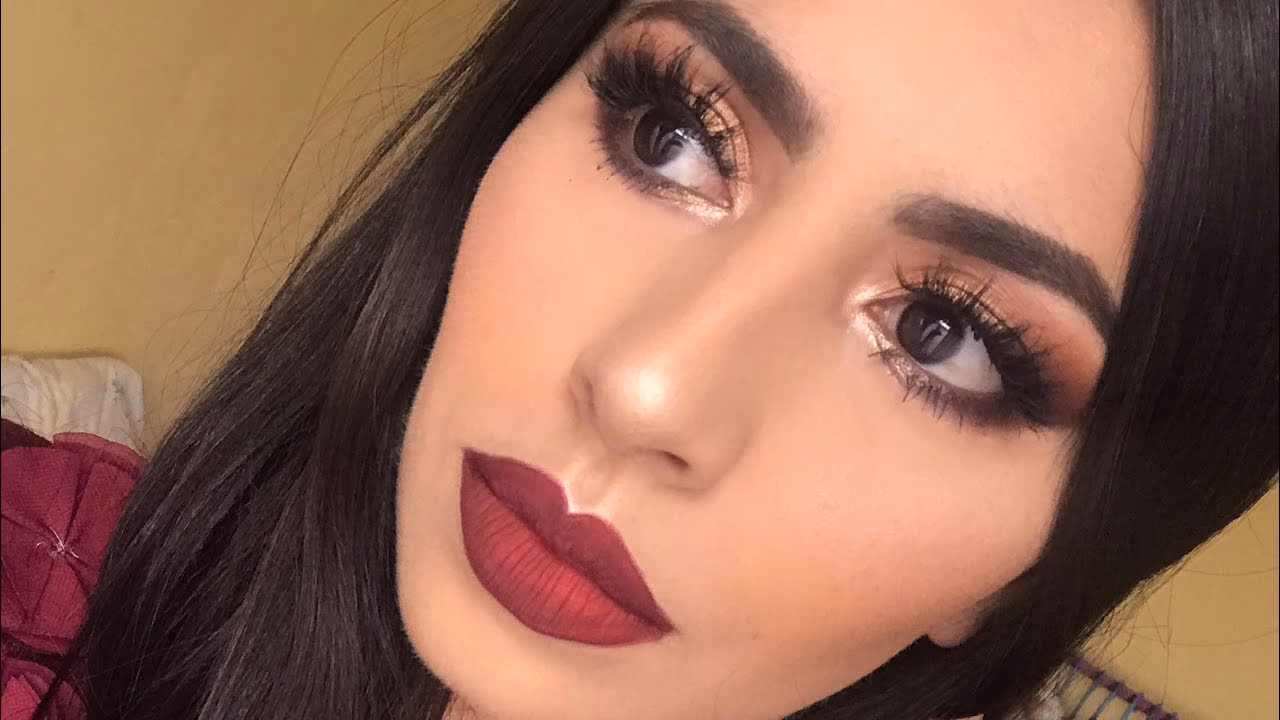 ¿Cómo combinar la ropa con el maquillaje?