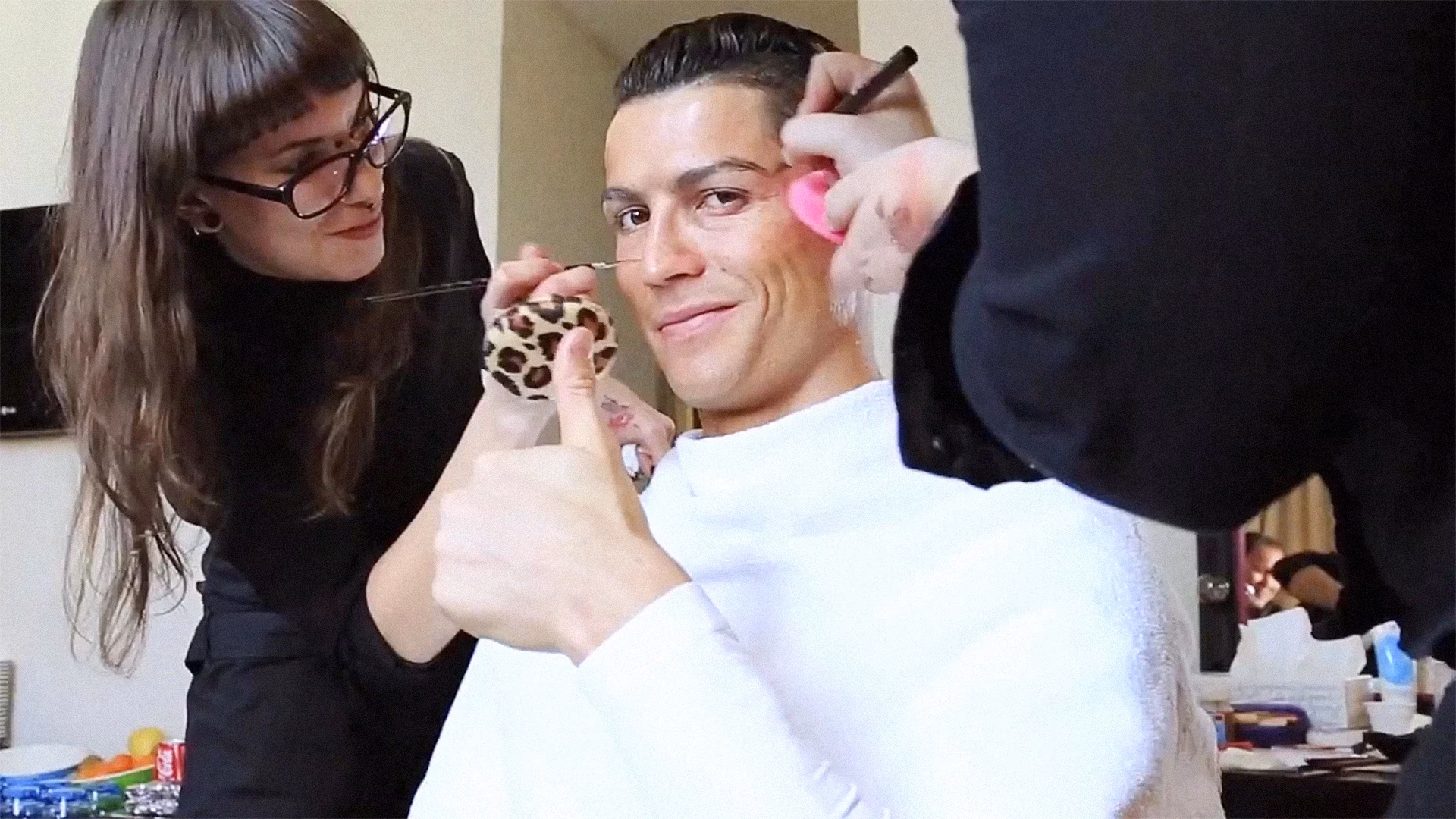 Does Cristiano Ronaldo wear makeup?
