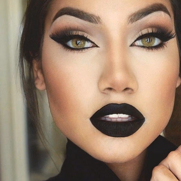What does dark makeup represent?