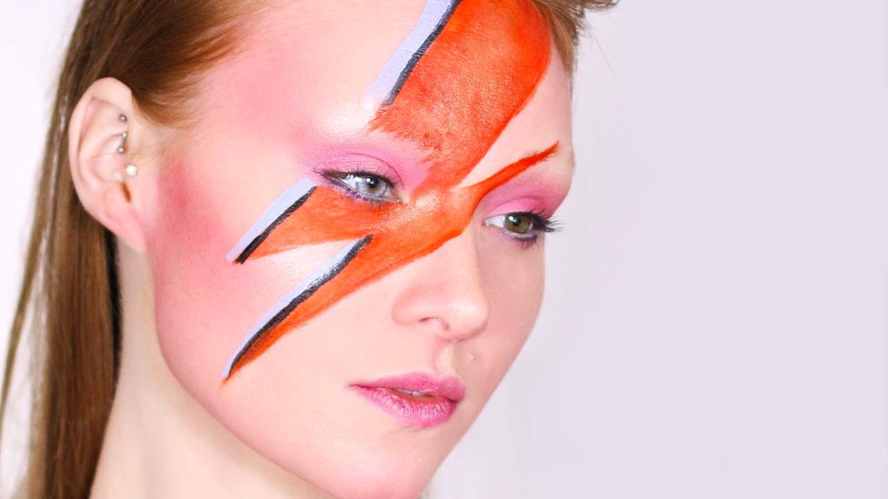 Why did David Bowie wear an eyepatch?