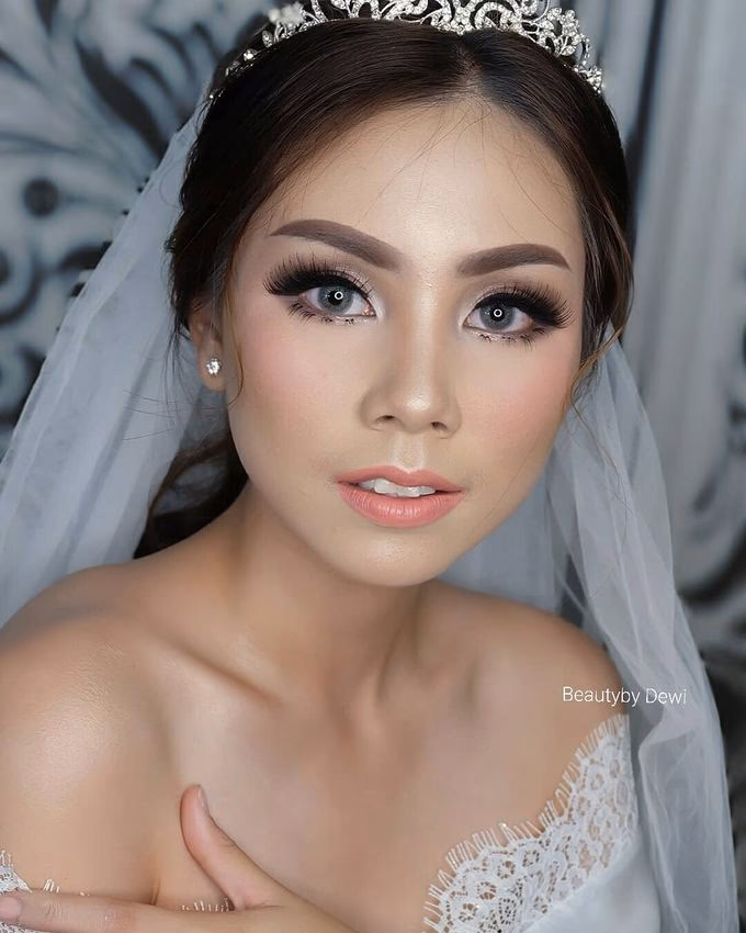 What makeup does Julia Roberts use?