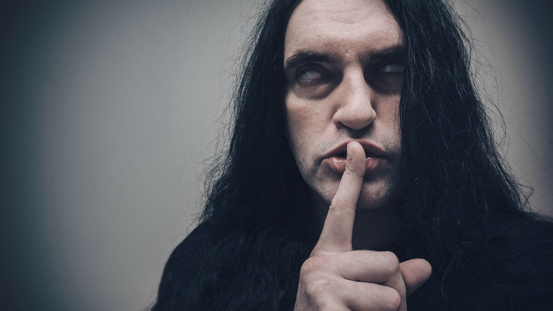 Did Peter Steele shave his eyebrows?