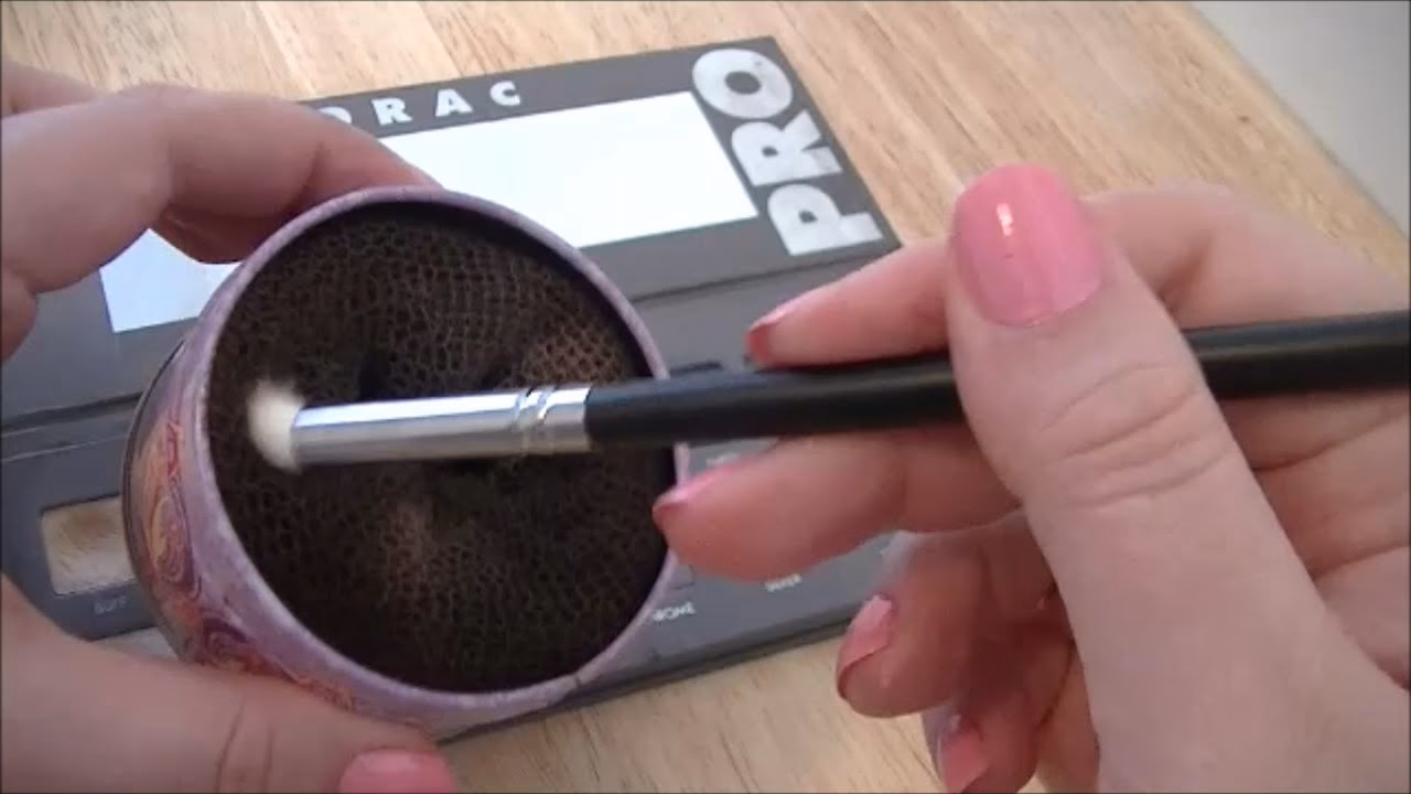 How to clean makeup brushes dry?
