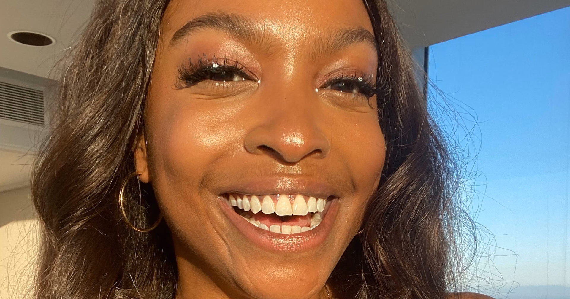 Why do people put a dot under their eyes?