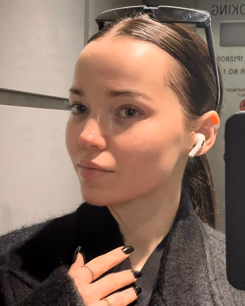 What size are Dove Cameron's breasts?