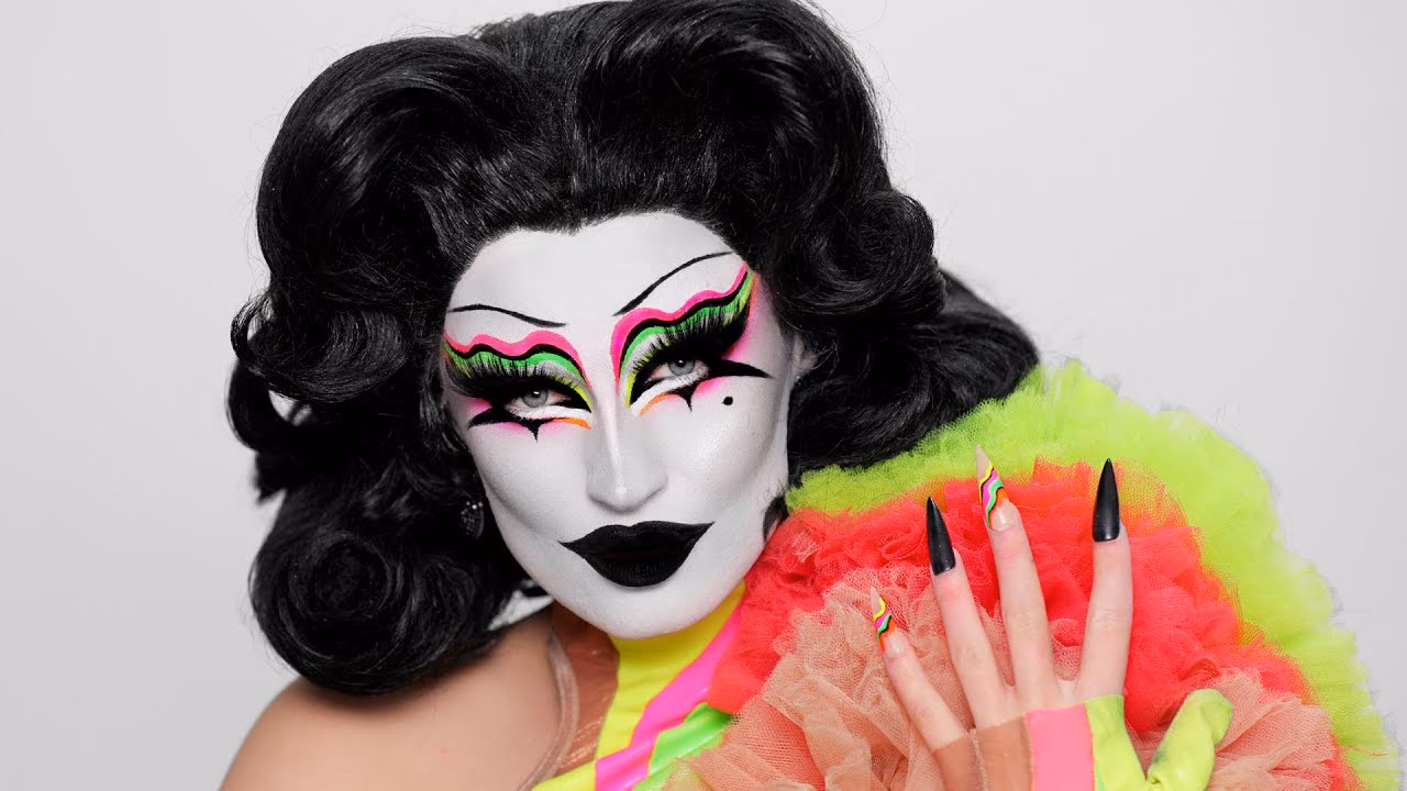 What powder does RuPaul use?