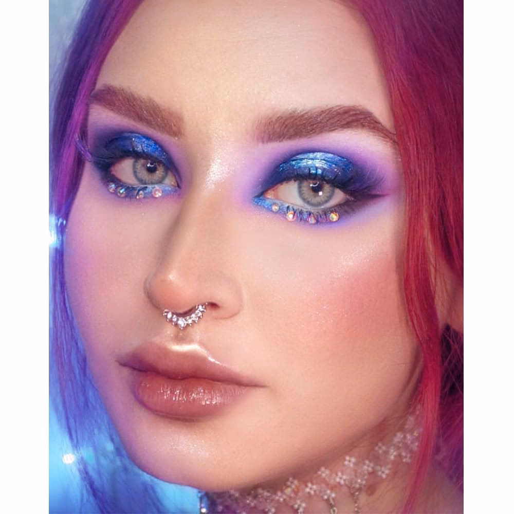 How do you apply duochrome eyeshadow?